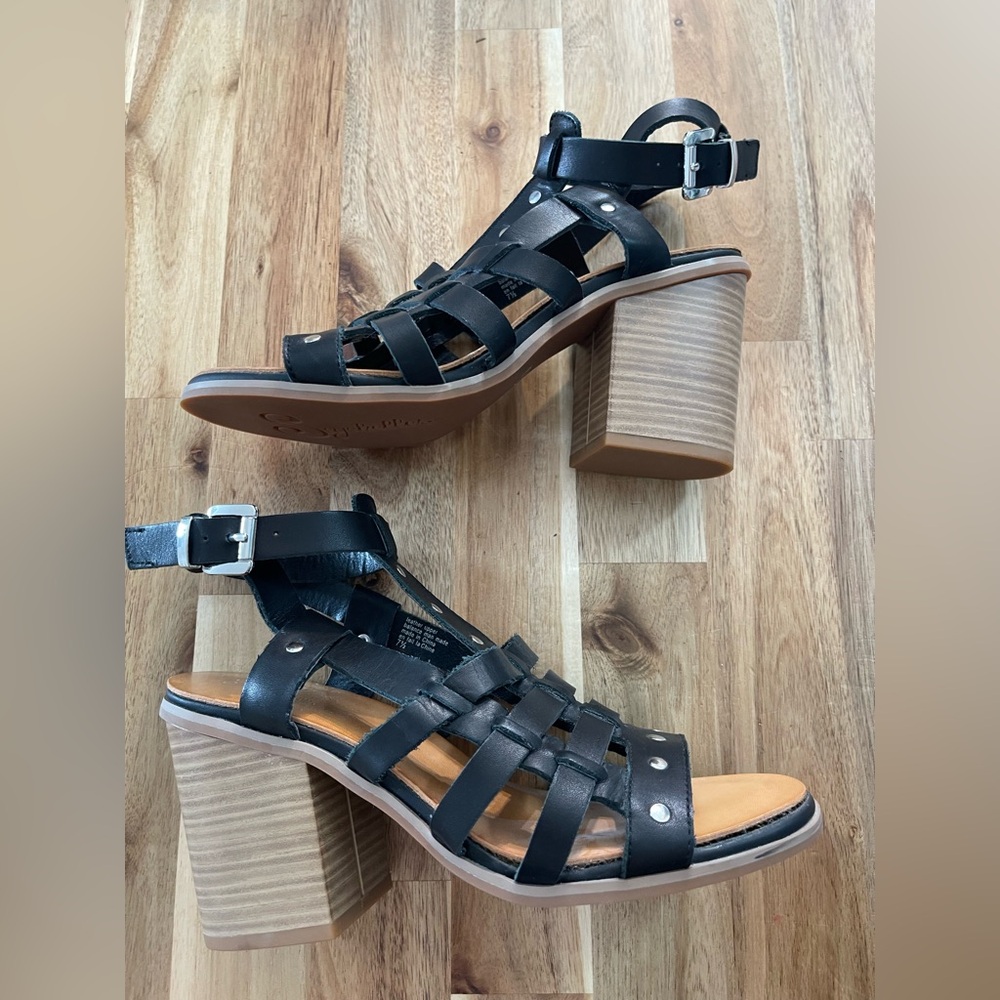 NWOT Seychelles women sandals size 7.5